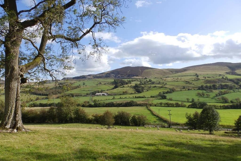 Plas Yn Yale With Mountain Views From All Windows Wrexham Zewnętrze zdjęcie